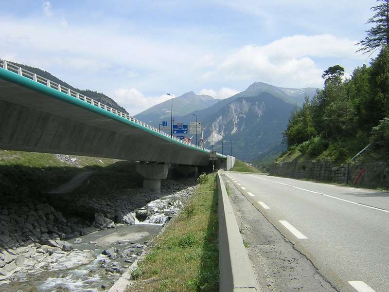 La route nationale 6 menant a saint Michel de Maurienne est plus tranquille depuis l'autoroute / Autostrada della maurienne / High way in Maurienne's valley and the road 6 much more quiet