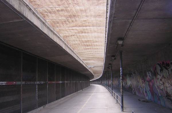Piste cyclable couverte à Arles