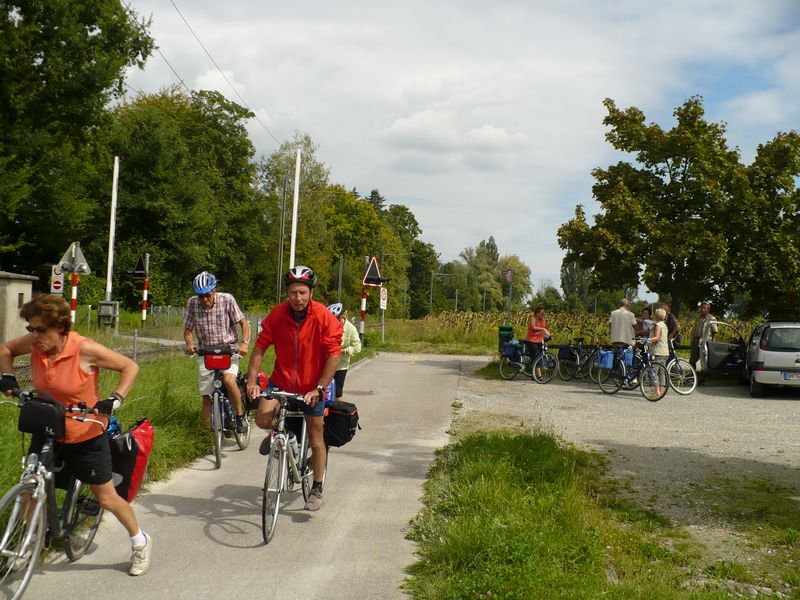 groupe de promeneurs à vélos en suisse allemanique