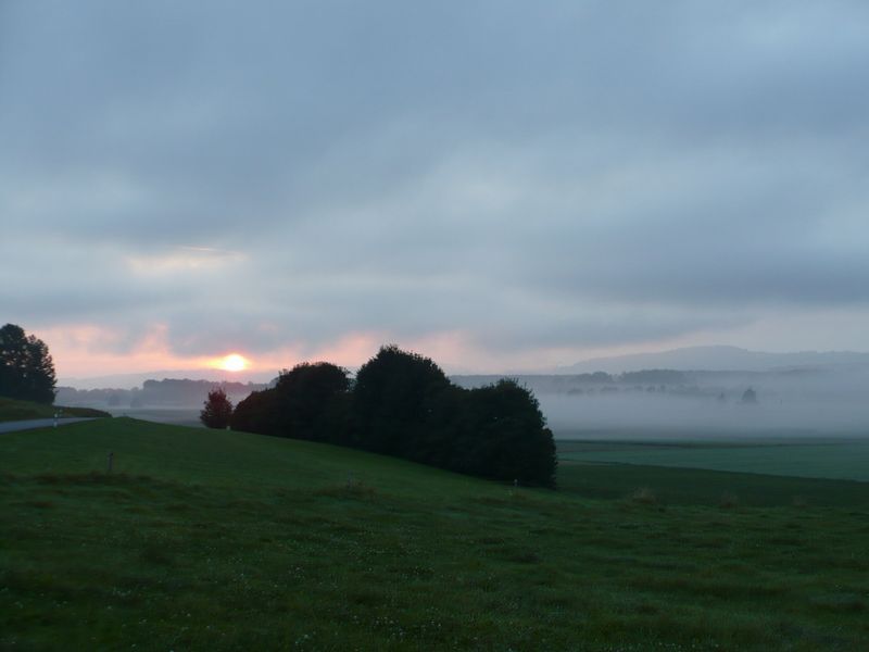 le lac de Murat dans la brume de septembre