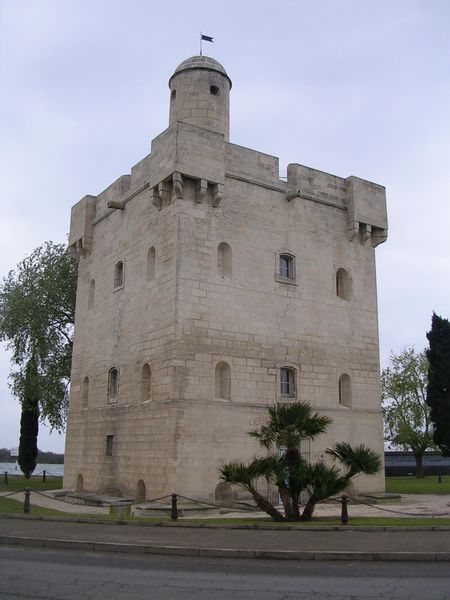 La tour saint Louis, à Port Saint Louis du rhône vue en 2007, 