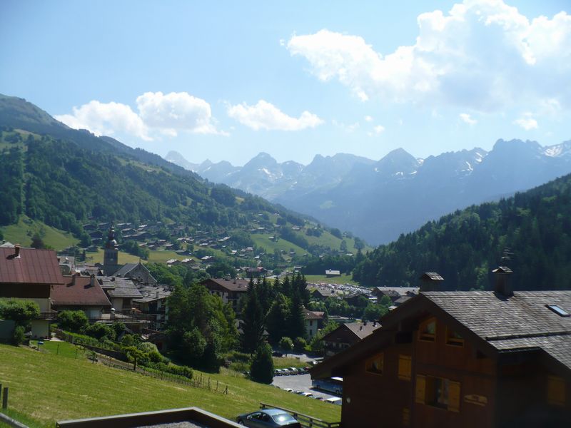 Le Grand Bornand en 2008, et la chaine des Aravis