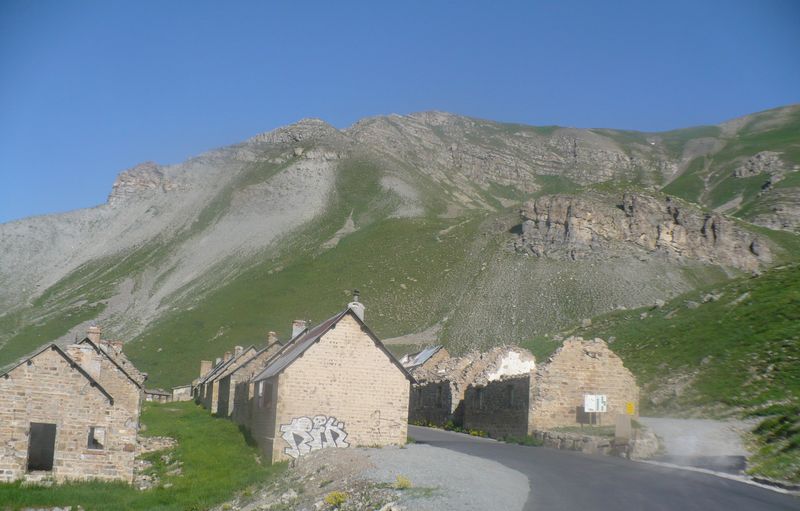 Village de .. en redescendant de la Bonette en 2008