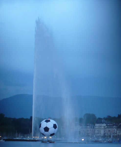 Le ballon de l'euro 2008  football à Genève