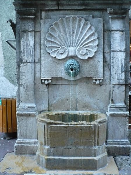 Coquille de saint jacques ? Rue sainte claire à Annecy