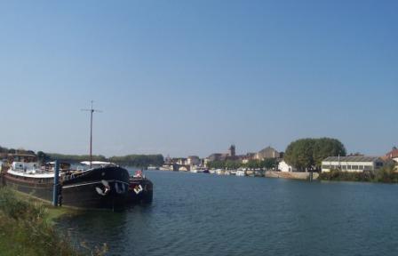 Péniches en bord de saône