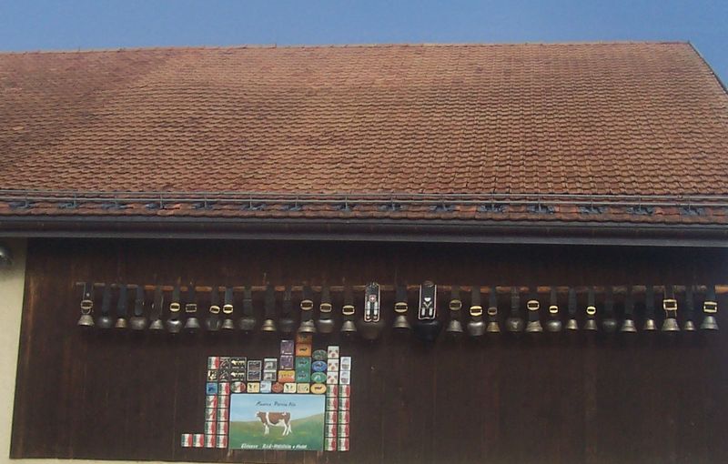Cloches sur fermes vaudoises