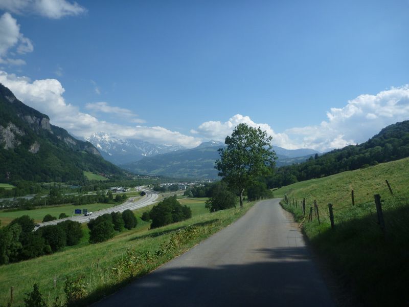 Petite route en vallée d'Arve