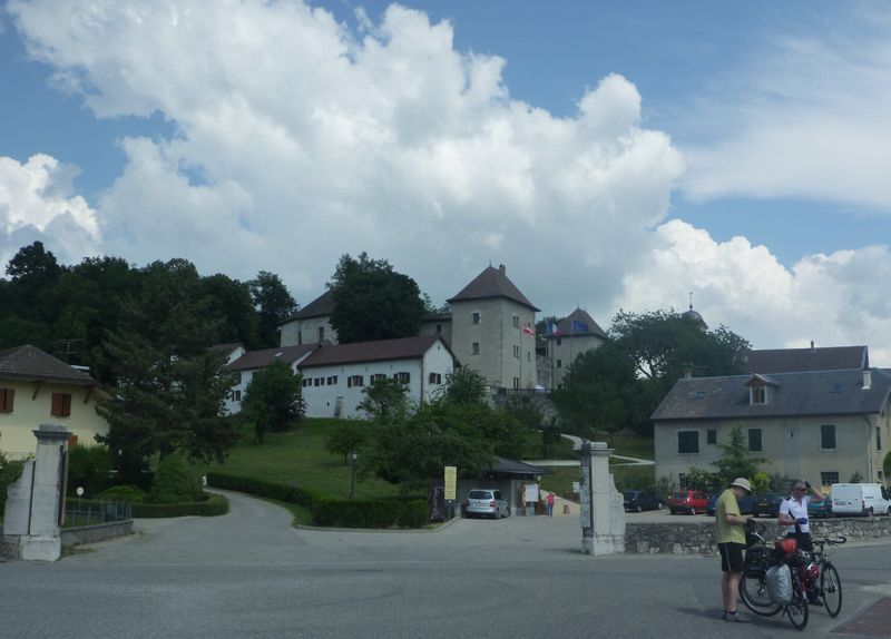 Le château de Clermont (haute-savoie)