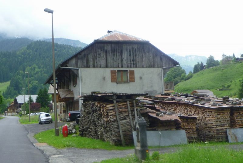 Tas de bois au reposoir