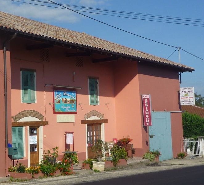 Restaurant aux jolies couleurs dans la plaine de l'ain en 2010