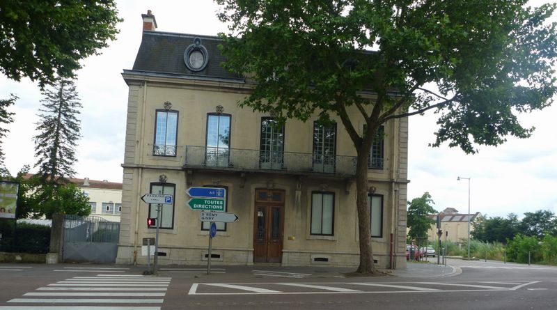 Sortie de la gare de châlons sur saone, à droite pour la voie verte