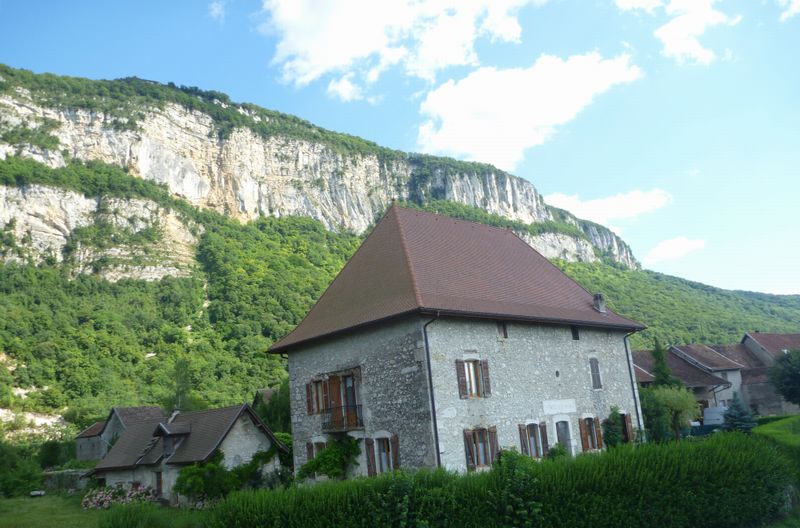 Maison Dauphinose typique le long de la Via-Rhôna en 2010