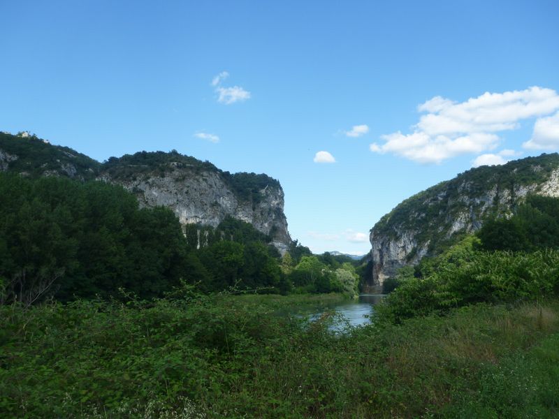 Le défilé de La Balme en isère, tracé par le fleuve Rhône