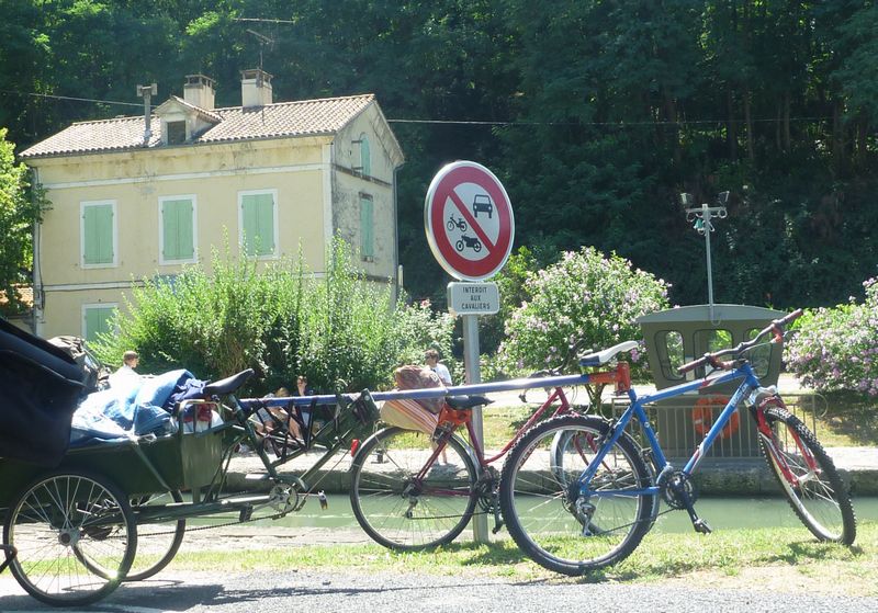 Balade à bicyclette le long des canaux entre deux mers en 2010 par le Glaude bandiera