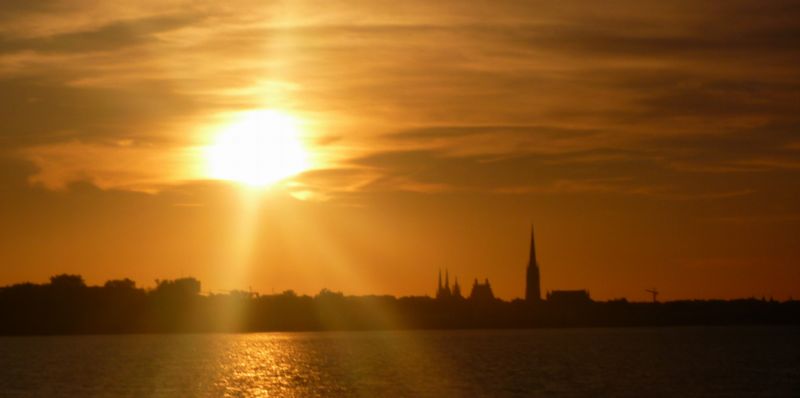 Arrivée crépusculaire à Bordeaux en aout 2010