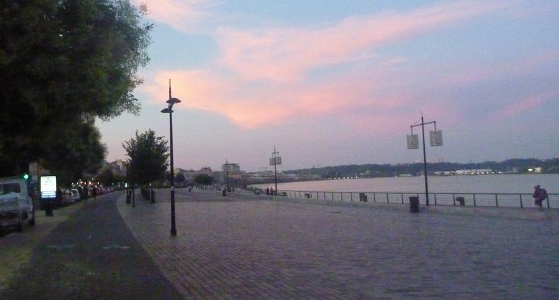 La piste parfois cyclable des bords de la Garonne à Bordeaux en 2010