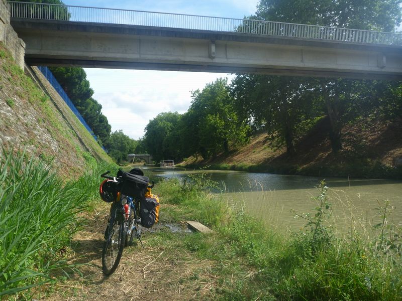 Passage très très délicat et dangereux à Béziers le long du cqnql du midi