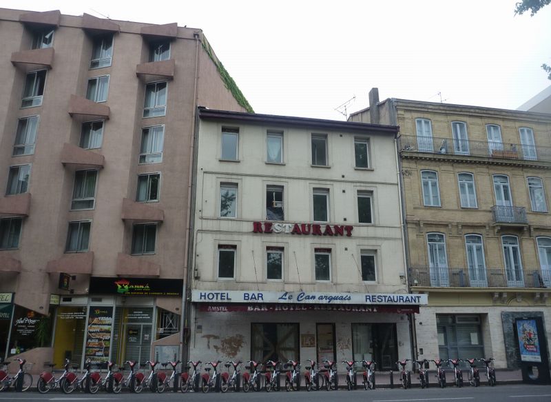 Velib devant l'hôtel le camarguais à Toulouse en 2010