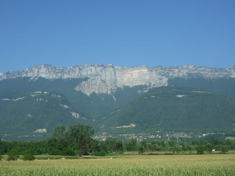 La barrière du massif de la Chartreuse en 2010, vue de la plaine du Grésivaudan
