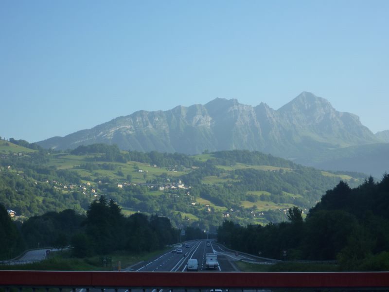 Un dernier regard au Mont Charvin entre Ugine et Albertville sur la voie verte