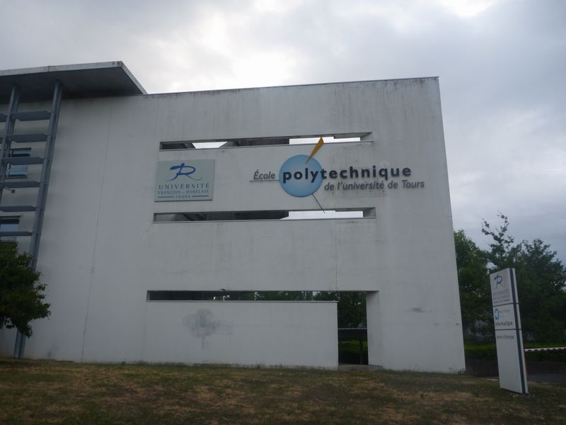 La voie verte de la Loire passe devant l'Ecole Polytechniaue de Tours