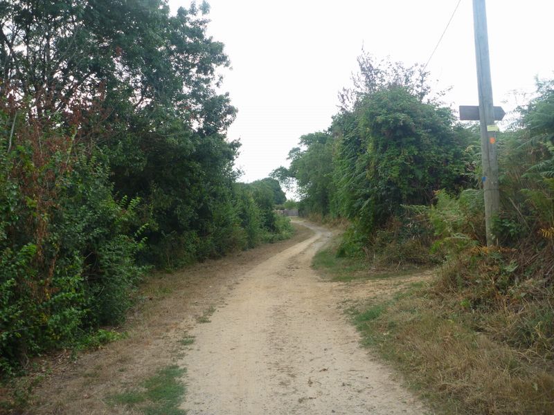 La piste dite cyclable emprunte parfois des chemins en sable