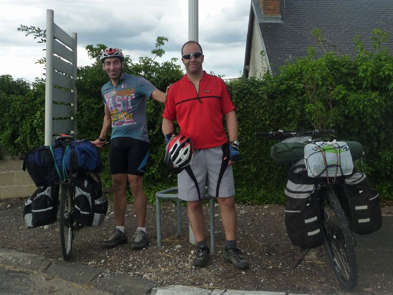 Jeunes cyclo-touristes espagnols rencontrés sur les bords de la Loire en 2010