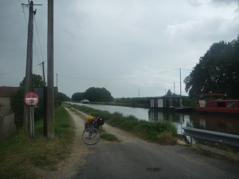 Pas facile le cheminement ici, plus de balisage ou est passé ce p.. d'euro vélo six