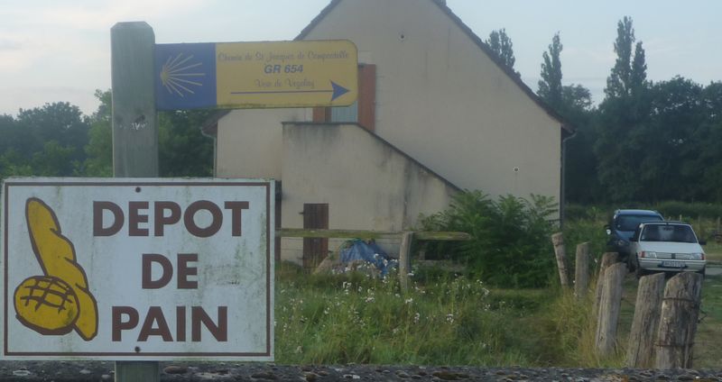 Pancarte pour mal voyants : Dépot de pain along the euro vélo six en 2010