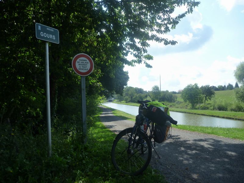 Le chemin de halage est interdit en 2010 sur cet euro vélo 6 : MDR..