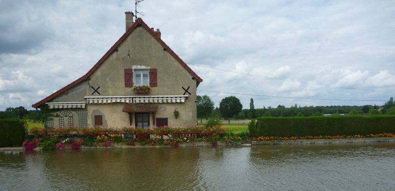Ecluse sur la canal de Bourgogne