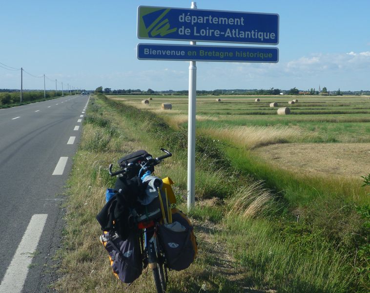 Bienvenue en Loire atlantique et cyclistes priez et serrz les fesses sur cette D..