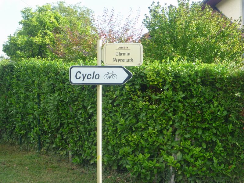 On trouve une ou deux balises dans la plaine du Grésivaudan de Grenoble à Chambéry
