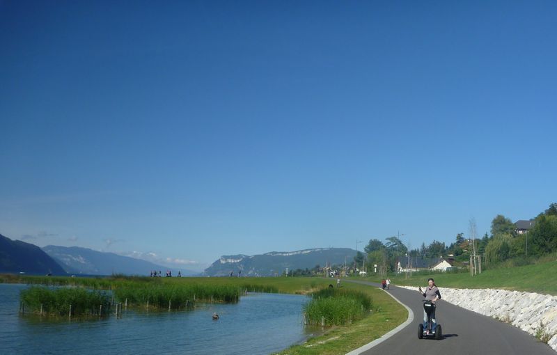 Drôles de machines sur la voie dite verte du lac du Bourget, encore une m.. de plus