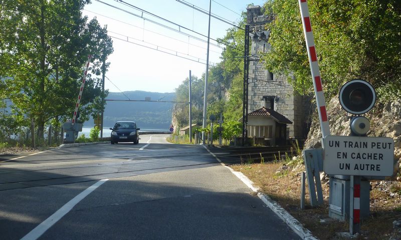 Méfi sur la traversée de ces rails en effet