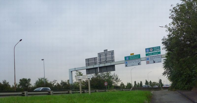 Le pont de la croix Luizet à Lyon, est un sac de neoud pour les saccochards de la Via Rhôna en 2010, et malgré moult courriers rien ne bouge sur le balisage..