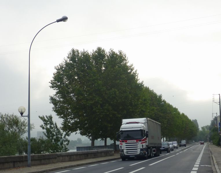 Givors sur la D 86, bandelettes cyclables refaites en 2010