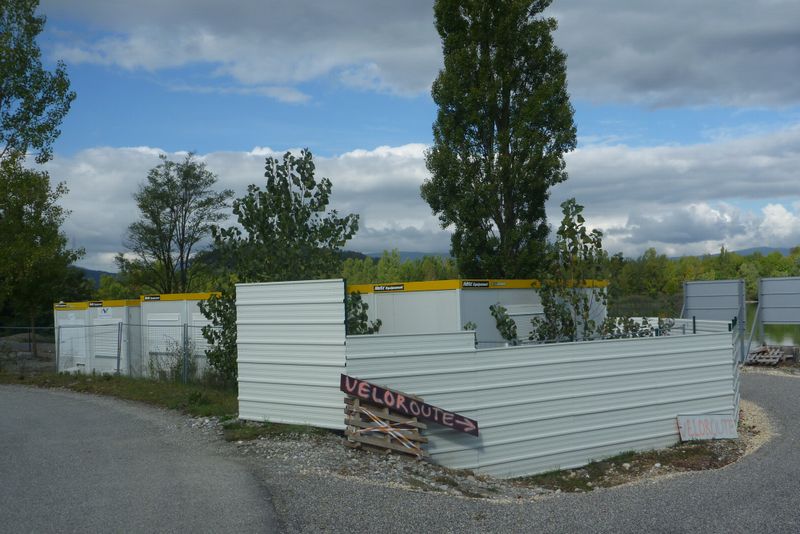Début de la via rhôna à chanaz en 2010, heureusement que les gars du chantier ont balisés, marre sans doute de voir des vélos sous les peletteuses