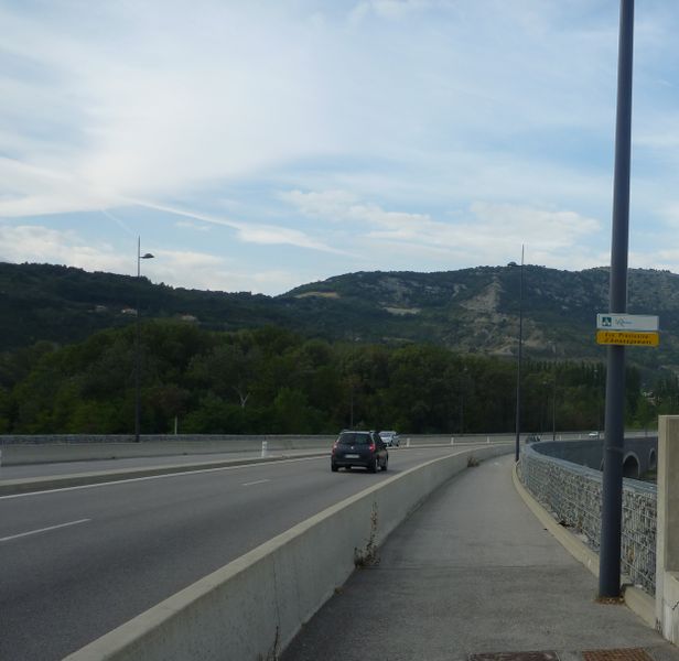 Fin provisoire de la via rhôna sur le pont des lônes au sud de Valence 2010