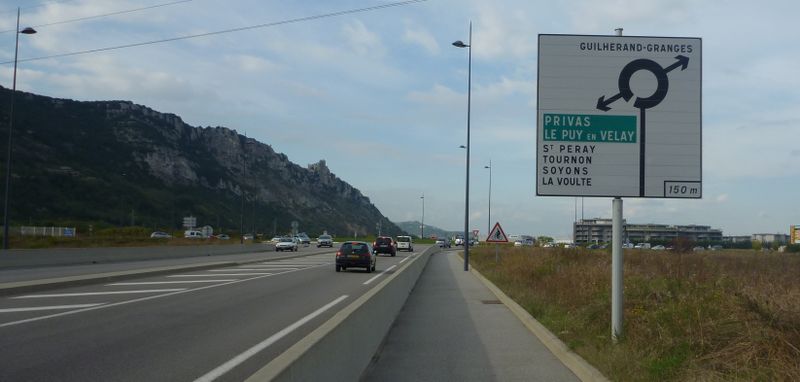 Apres nous avoir baladé autour de Valence d'une curieuse boucle sur ce joli pont , retour aux joies des voitures