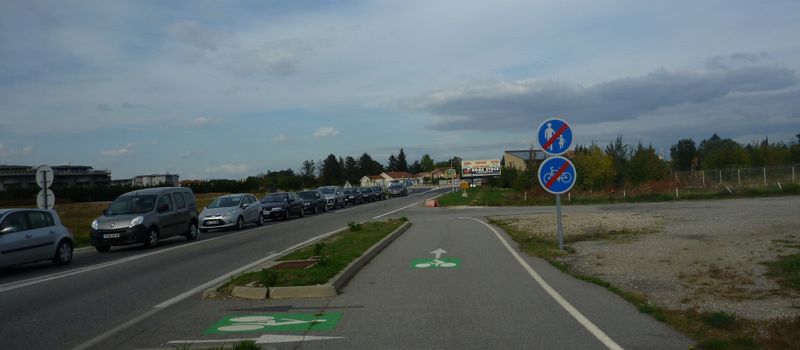 cette fois fin de la via rhôna , arrivée sur la D 86, tourner à gauche et sud toutes