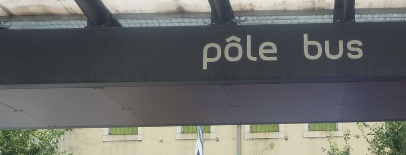 Point repere Pôle bus : le balisage passe au depart du pôle bus