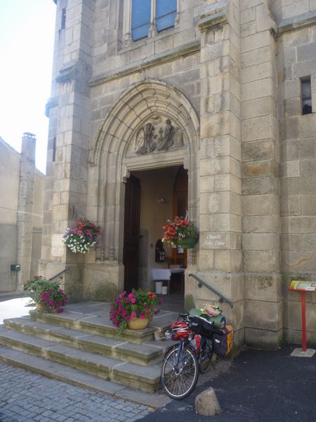 Eglise de Montfaucon en velay, dans l'eglise exposition de peintures flamandes..