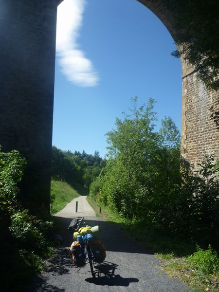 La piste cyclabe de l'Entrée du Puy en Velay se cache