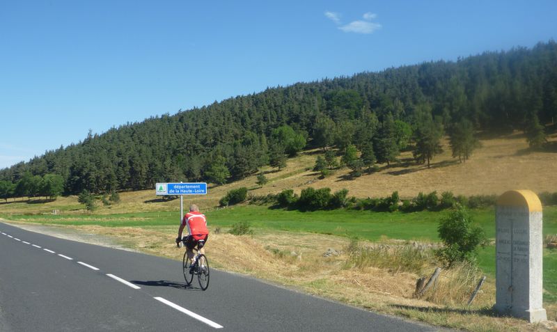 Combe rappelant le jura aux confins de la Lozere et de la haute loire en 2010