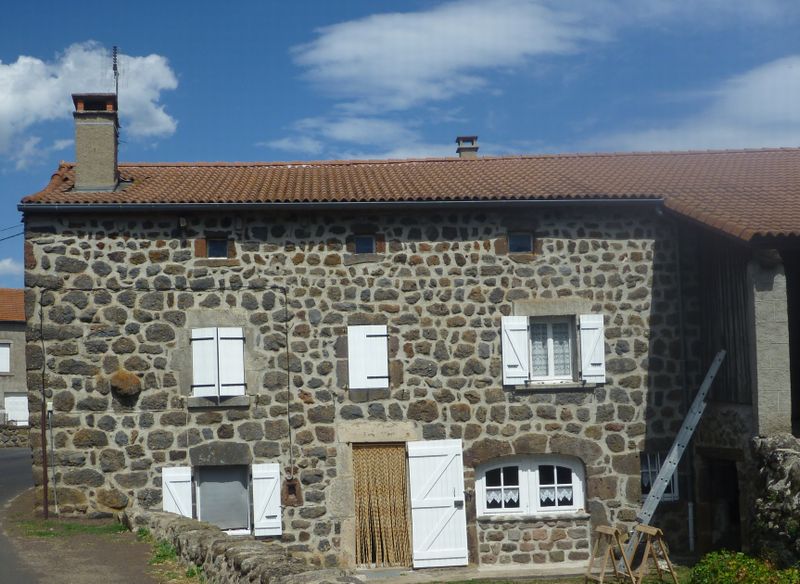 Maison de pierre typique du velay en 2010