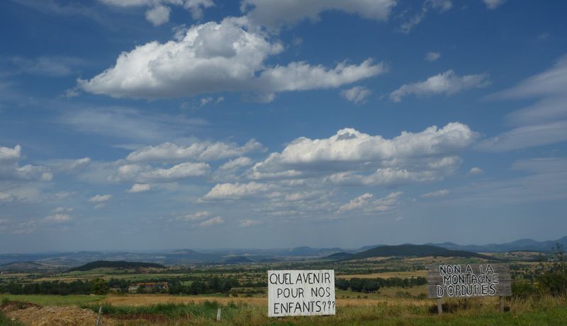 Les habitants du plateau du Deves se mobilisent contre un projet de décharge en 2010