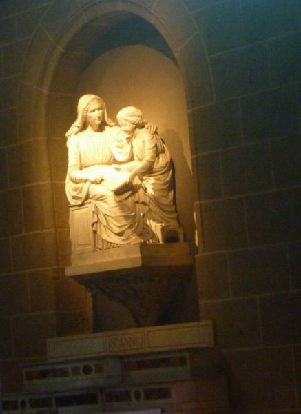 Statue de sainte Anne en l'eglise du Puy