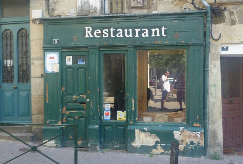De nombreuses boutiques et immeubles du Puy sont en jachere comme celui-ci